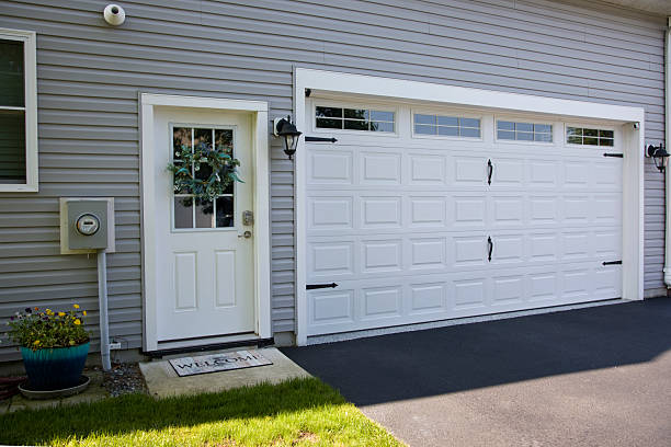24/7 Emergency Garage Door Panel Replacement experts in Red Rock, AZ